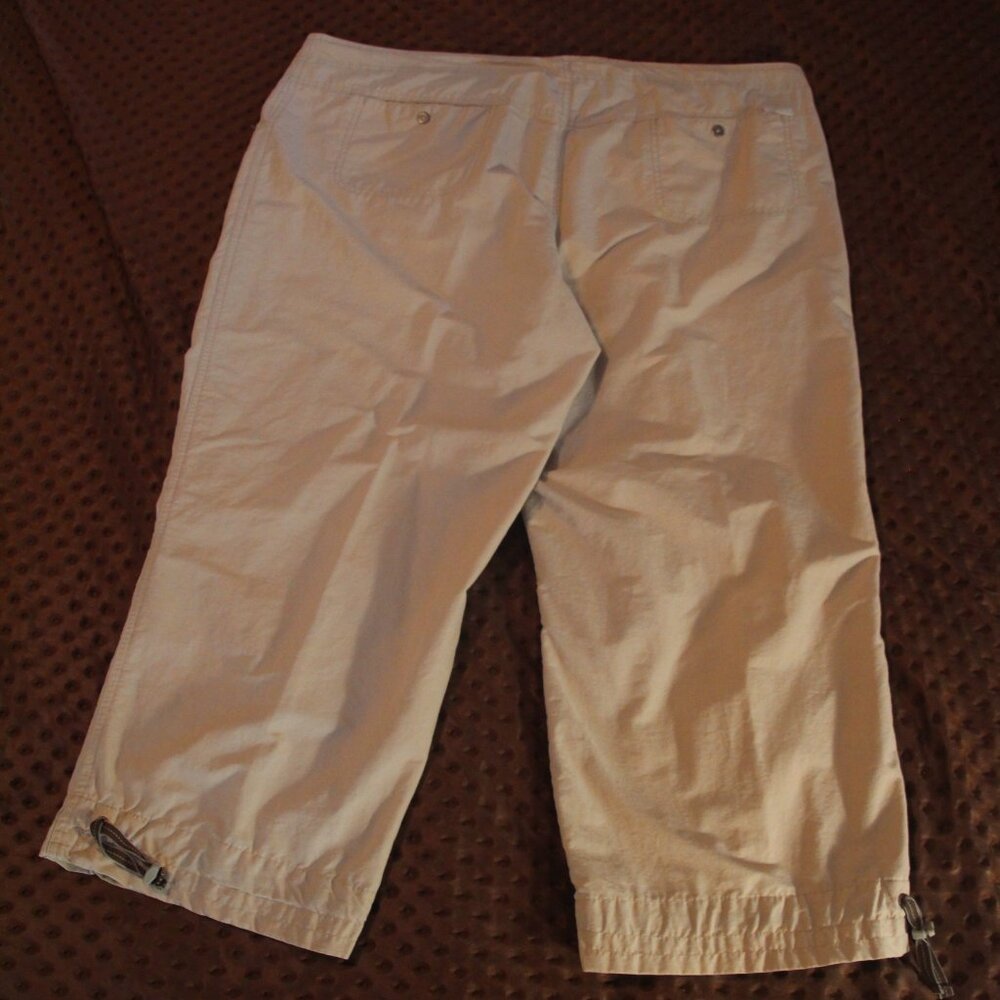 Pants, light beige, hiking.  Size 1X. Columbia brand. Like new. - Picture 4 of 9